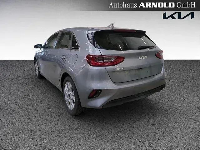 Gebraucht Kia Ceed Comfort 140 PS (102 kW) 2025 Lunarsilber Kleinwagen