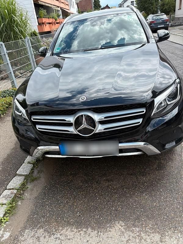 Schwarz Gebraucht 2018 Mercedes GLC250 SUV | 25.800 € (Guter Preis) - Bild 1/4
