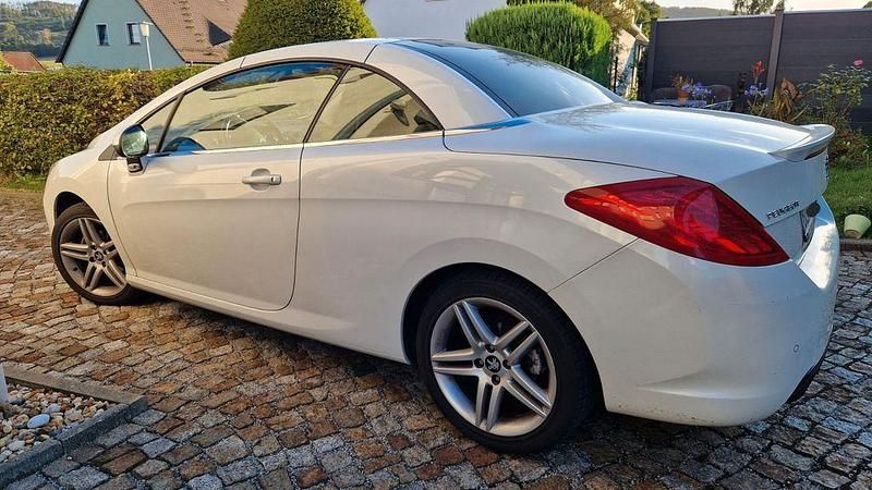 Weiß Gebraucht 2011 Peugeot 308 CC Allure Cabrio | 5.800 € (Guter Preis) - Bild 1/4