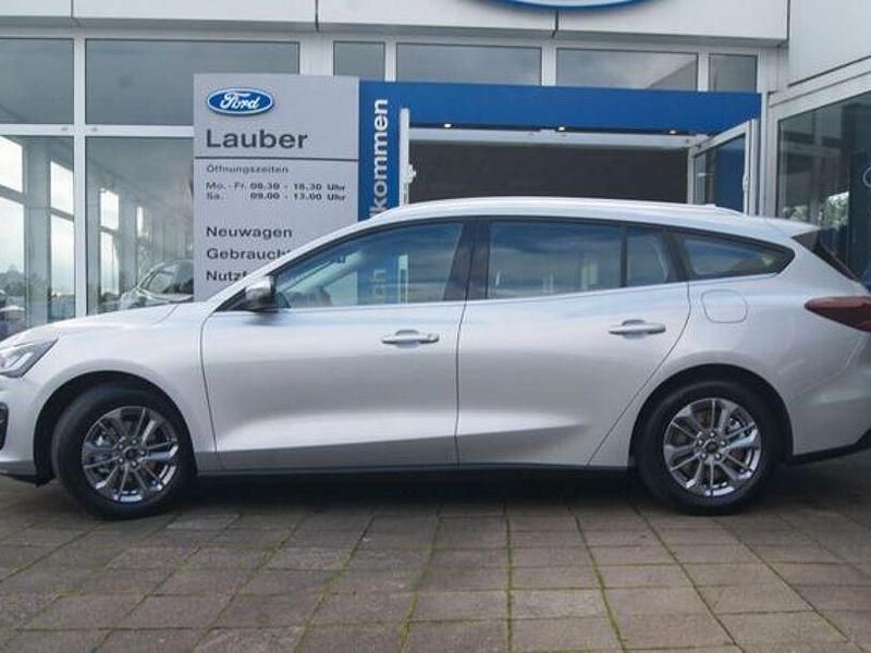 Gebraucht Ford Focus Titanium 125 PS (91 kW) 2024 Moondust silver Kombi