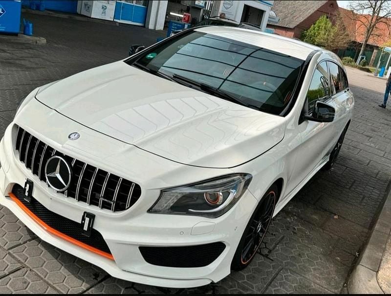 Weiß Gebraucht 2015 Mercedes CLA200 AMG Limousine | 15.599 € (Fairer Preis) - Bild 1/4