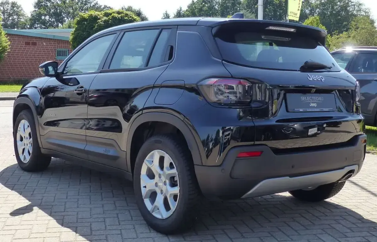 Neu Jeep Avenger Altitude 110 PS (80 kW) 2026 Schwarz SUV