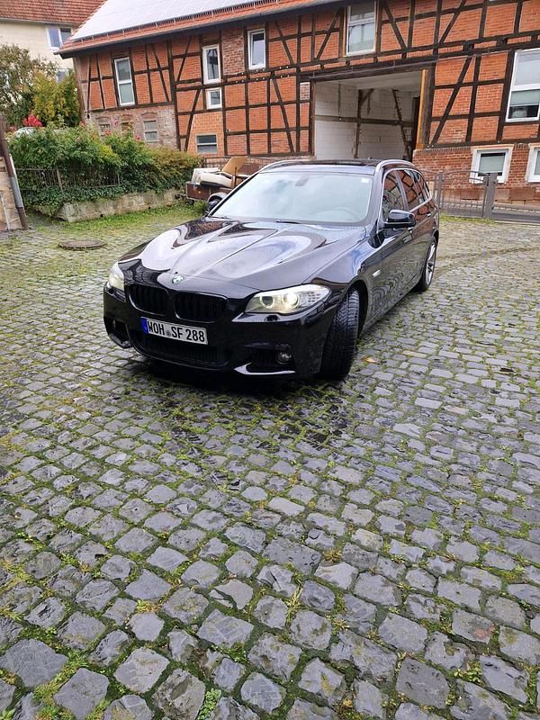 Schwarz Gebraucht 2011 BMW 325 M Sport Kombi | 10.500 € - Bild 1/4