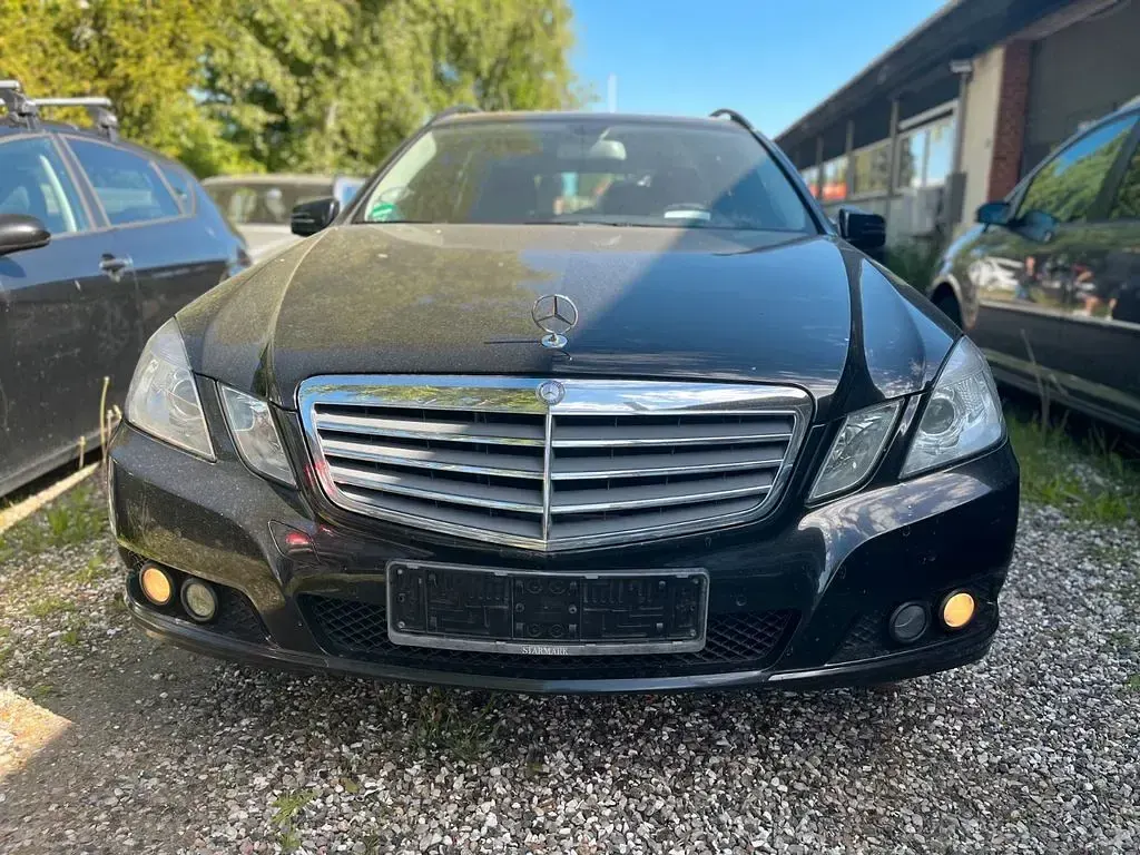 Gebraucht Mercedes E200 Avantgarde 184 PS (135 kW) 2010 Schwarz Limousine