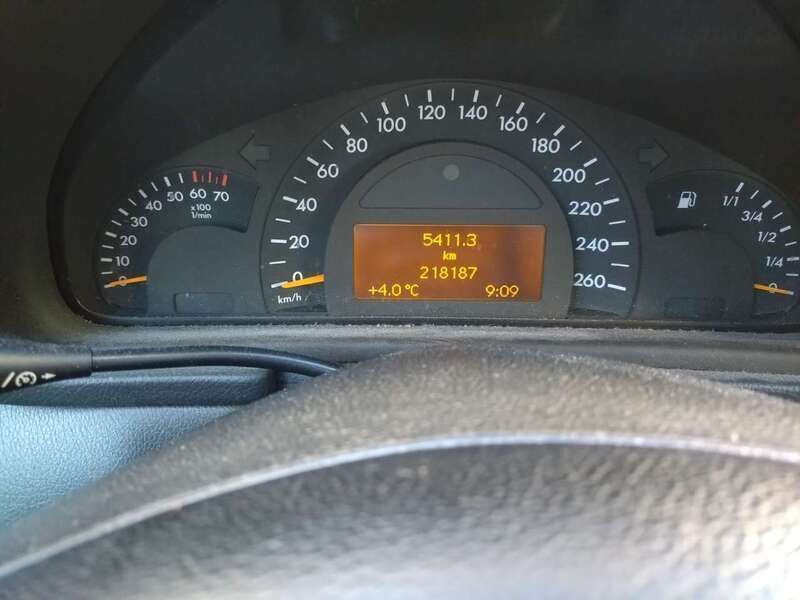 Silber Gebraucht 2002 Mercedes C180 Classic Limousine | 600 € (Superpreis) - Bild 1/4