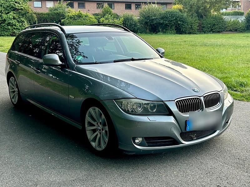 Silber Gebraucht 2009 BMW 330 Sport Line Kombi | 6.350 € (Superpreis) - Bild 1/4