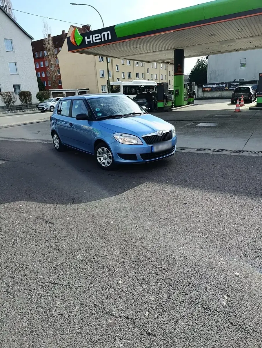 Gebraucht Skoda Fabia 60 PS (44 kW) 2014 Blau Kleinwagen