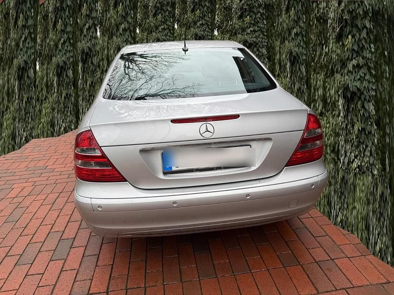 Gebraucht Mercedes E200 122 PS (89 kW) 2004 Silber Limousine