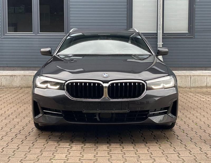 Gebraucht BMW 520 Performance 190 PS (139 kW) 2021 Grau Kombi