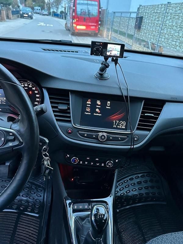 Gebraucht Opel Crossland X Edition 82 PS (60 kW) 2017 Grau SUV