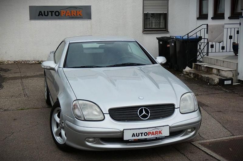 Silber Gebraucht 2001 Mercedes SLK200 Edition Cabrio | 2.990 € (Etwas zu teuer) - Bild 1/4