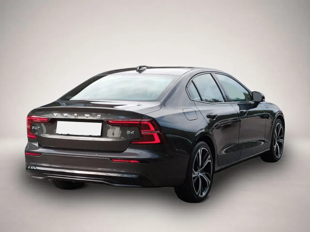 Gebraucht Volvo S60 Plus 197 PS (144 kW) 2024 Grau Limousine