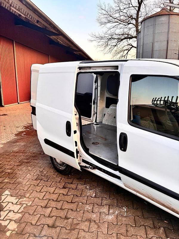 Second-hand Opel Combo 90 CP (66 kW) 2013 Alb Monovolum