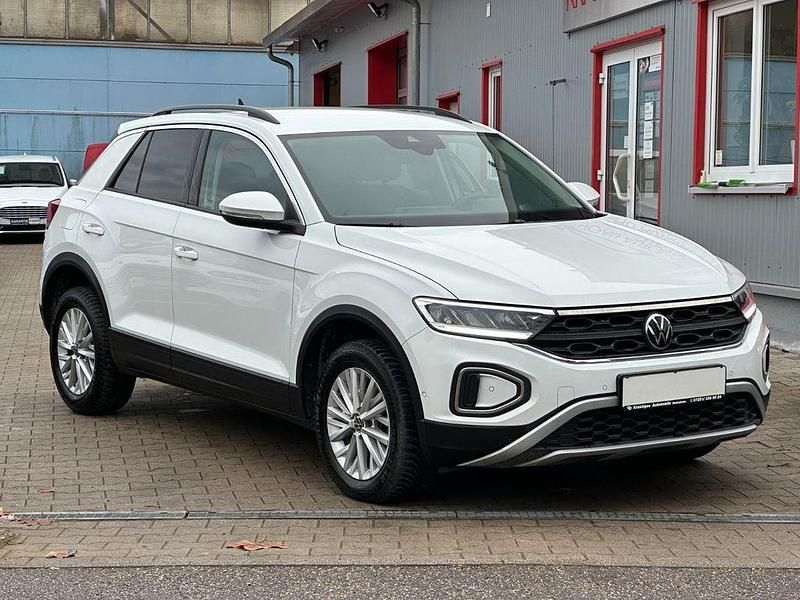 Pure white Gebraucht 2023 VW T-Roc Life SUV | 19.995 € (Fairer Preis) - Bild 1/4