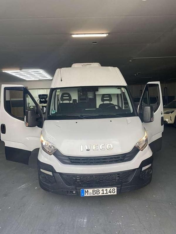 Second-hand Iveco Daily 156 CP (114 kW) 2018 Alb Van