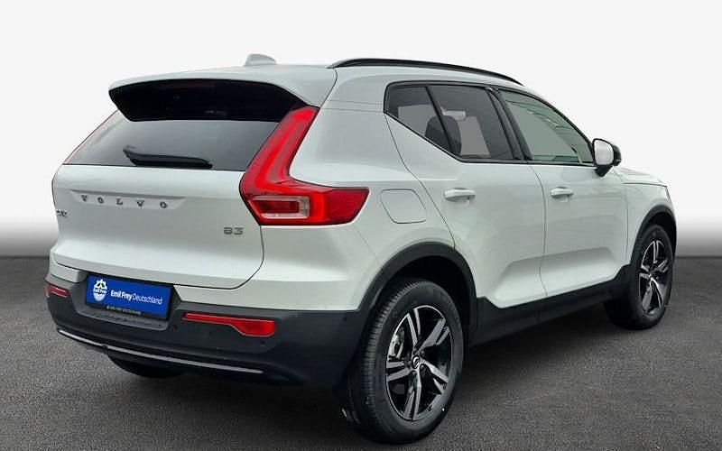 Neu Volvo XC40 Plus 163 PS (119 kW) 2026 Weiß SUV