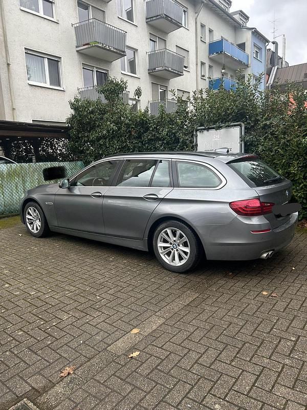 Gebraucht BMW 520 190 PS (139 kW) 2016 Grau Kombi