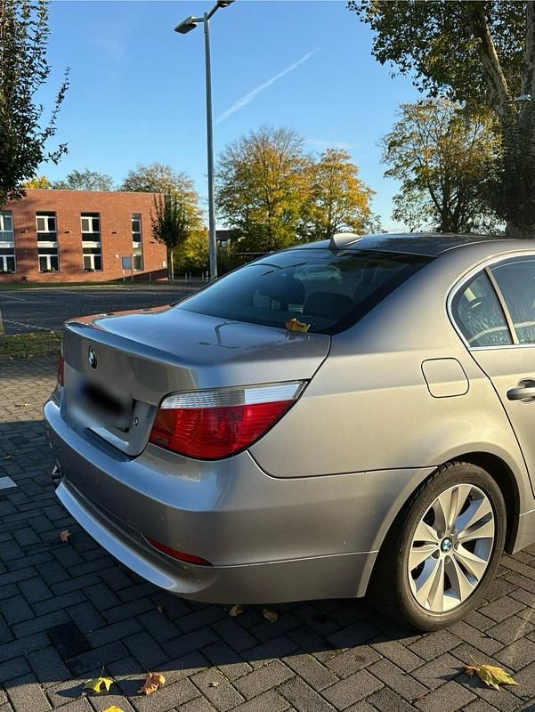 Gebraucht BMW 523 177 PS (130 kW) 2005 Silber Limousine