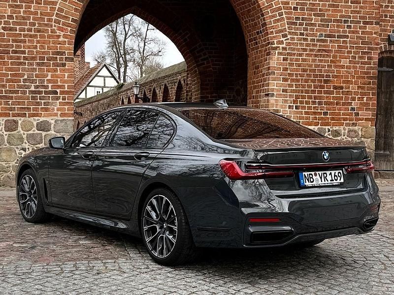 Gebraucht BMW 740 Performance 340 PS (250 kW) 2021 Grau Limousine