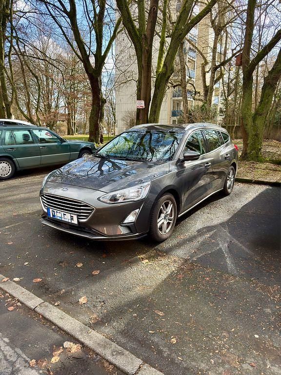 Gebraucht Ford Focus Cool & Connect 125 PS (91 kW) 2019 Grau Limousine