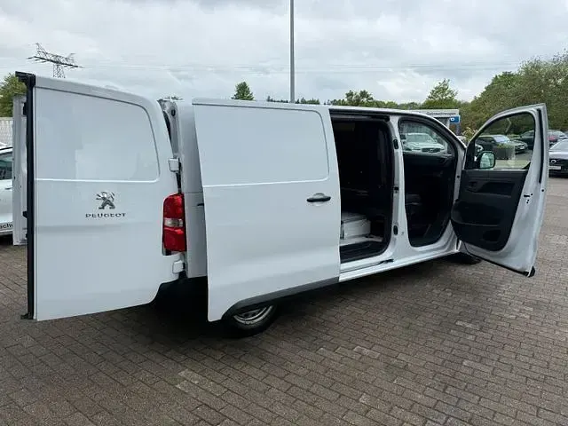 Gebraucht Peugeot Expert 120 PS (88 kW) 2023 Weiß Van