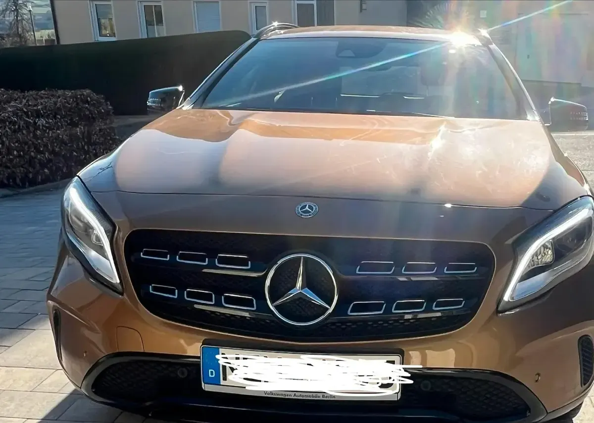 Gebraucht Mercedes GLA220 185 PS (136 kW) 2017 Gold SUV
