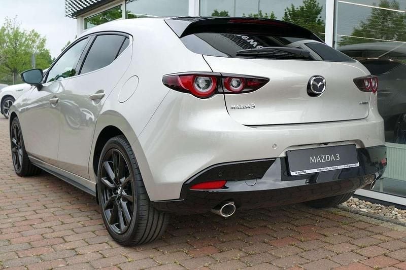 Neu Mazda 3 Homura-Line 140 PS (102 kW) 2026 Platinum quartz Limousine