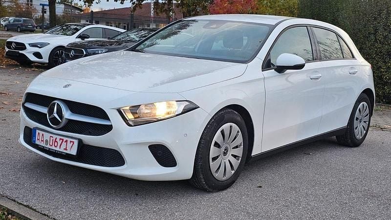 Gebraucht Mercedes A180 116 PS (85 kW) 2022 Weiß Limousine