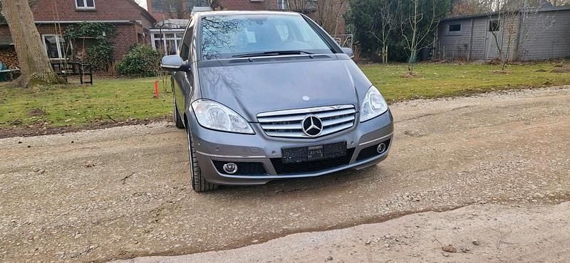 Gebraucht Mercedes A200 140 PS (102 kW) 2012 Grau Kleinwagen