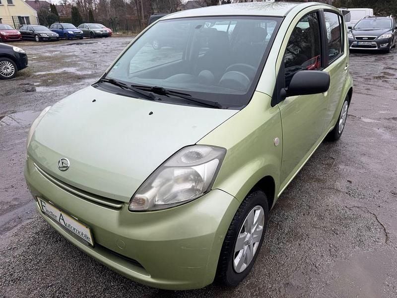 Grün Gebraucht 2007 Daihatsu Sirion Kleinwagen | 2.450 € (Fairer Preis) - Bild 1/4