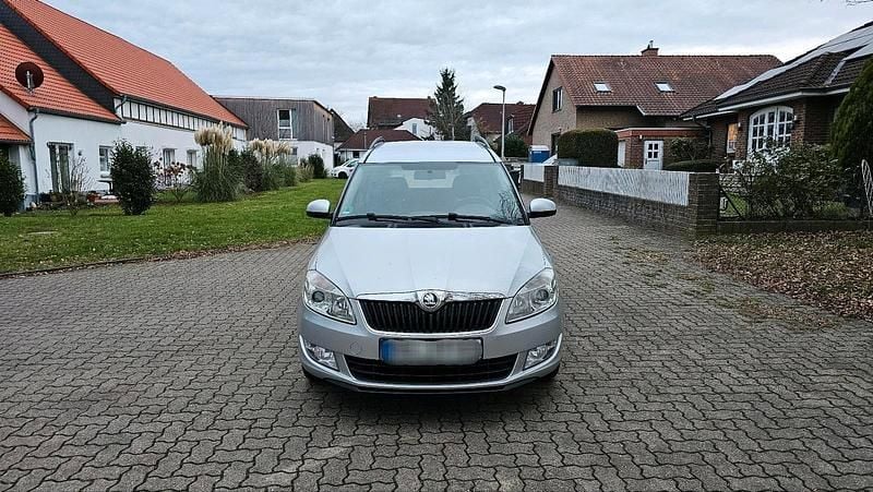 Grau Gebraucht 2015 Skoda Roomster Van / Kleinbus | 3.300 € (Guter Preis) - Bild 1/4