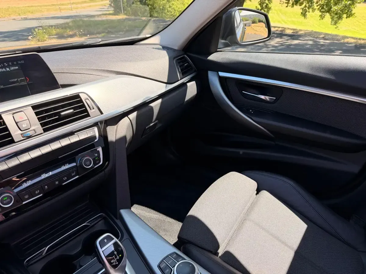 Gebraucht BMW 320 Sport Line 190 PS (139 kW) 2019 Schwarz Kombi