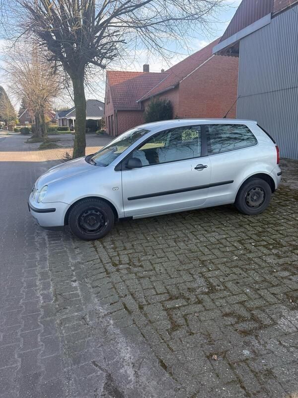 Silber Gebraucht 2004 VW Polo Kleinwagen | 300 € (Superpreis) - Bild 1/4