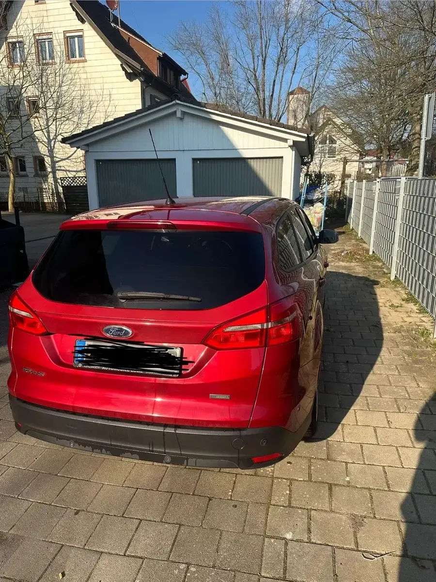 Gebraucht Ford Focus 125 PS (91 kW) 2015 Rot Kombi