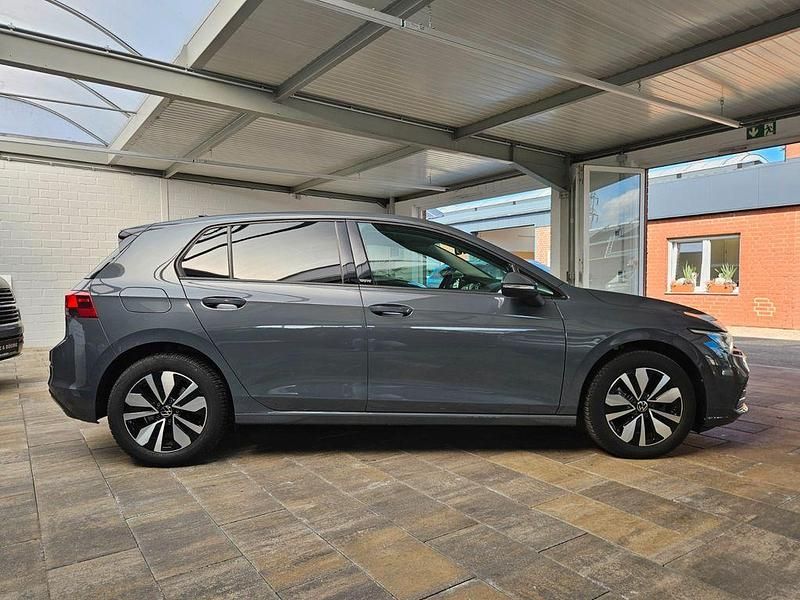Gebraucht VW Golf VIII Move 150 PS (110 kW) 2023 Grau Limousine