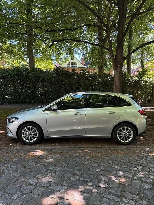 Gebraucht Mercedes B250e 160 PS (117 kW) 2022 Silber Van / Kleinbus
