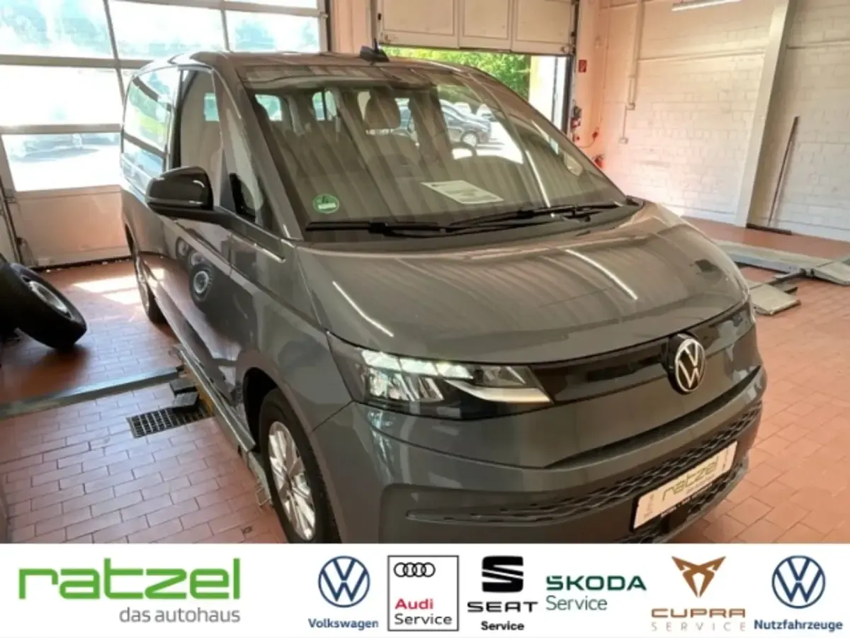 Second-hand VW Multivan Basis 150 CP (110 kW) 2024 Monovolum