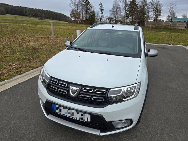 Weiß Gebraucht 2019 Dacia Logan MCV Stepway Kombi | 11.799 € (Fairer Preis) - Bild 1/4