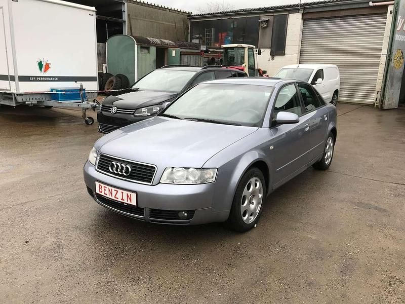 Grau Gebraucht 2003 Audi A4 Limousine | 2.999 € (Fairer Preis) - Bild 1/4