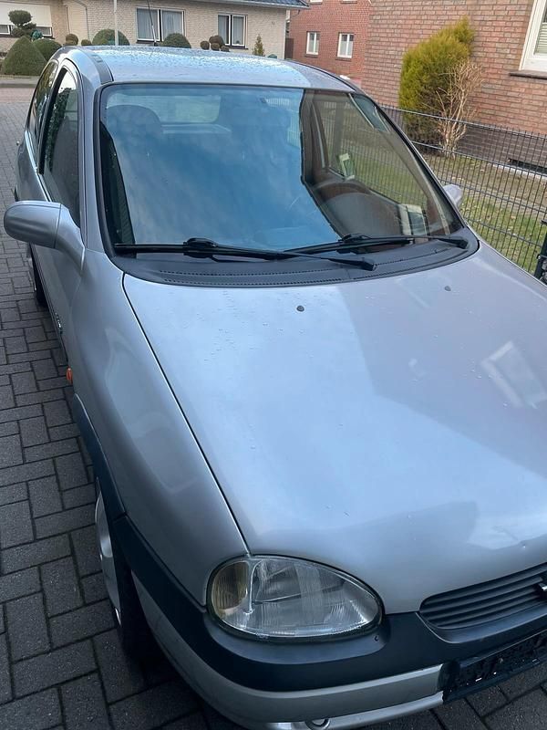 Gebraucht Opel Corsa Edition 60 PS (44 kW) 2000 Silber Kleinwagen