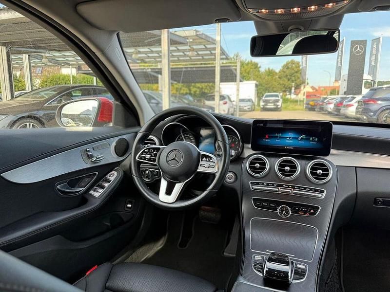 Gebraucht Mercedes C200 Avantgarde 184 PS (135 kW) 2019 Rot Limousine
