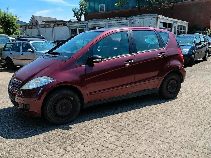 Rot Gebraucht 2006 Mercedes A160 Limousine | 900 € (Guter Preis) - Bild 1/4