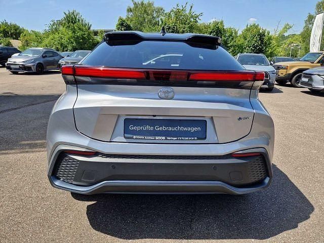 Gebraucht Toyota C-HR Team 140 PS (102 kW) 2023 Shimmering silver metallic / dach schwarz SUV