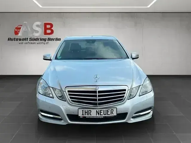 Gebraucht Mercedes E200 Avantgarde 184 PS (135 kW) 2011 Silber Limousine
