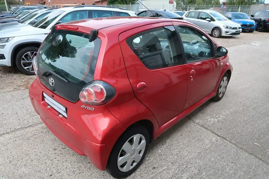 Gebraucht Toyota Aygo Cool 68 PS (50 kW) 2011 Rot Kleinwagen