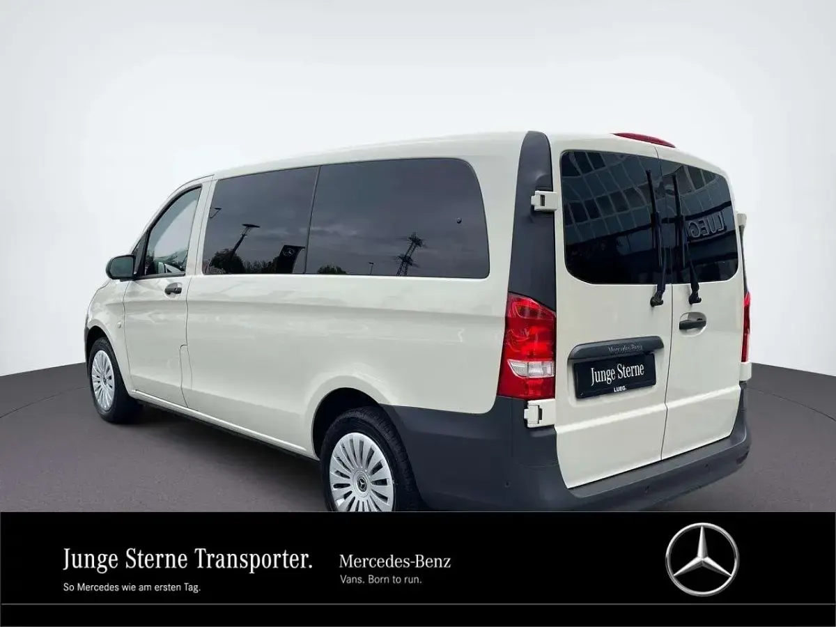 Gebraucht Mercedes Vito 190 PS (139 kW) 2023 Kieselgrau Van