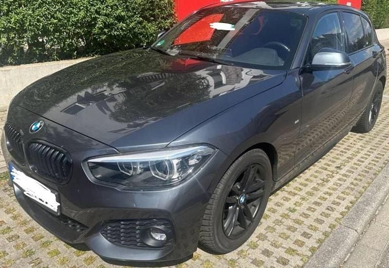 Grau Gebraucht 2018 BMW 120 M Sport Kleinwagen | 19.500 € (Superpreis) - Bild 1/4