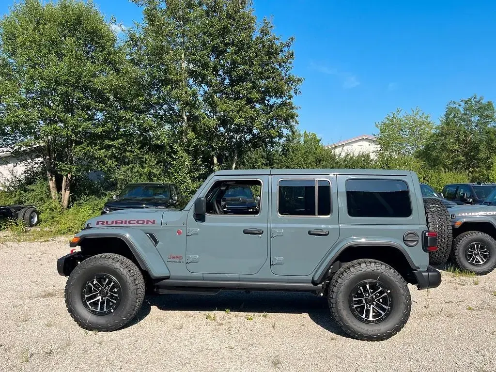Neu Jeep Wrangler Rubicon 290 PS (213 kW) 2026 Grau SUV
