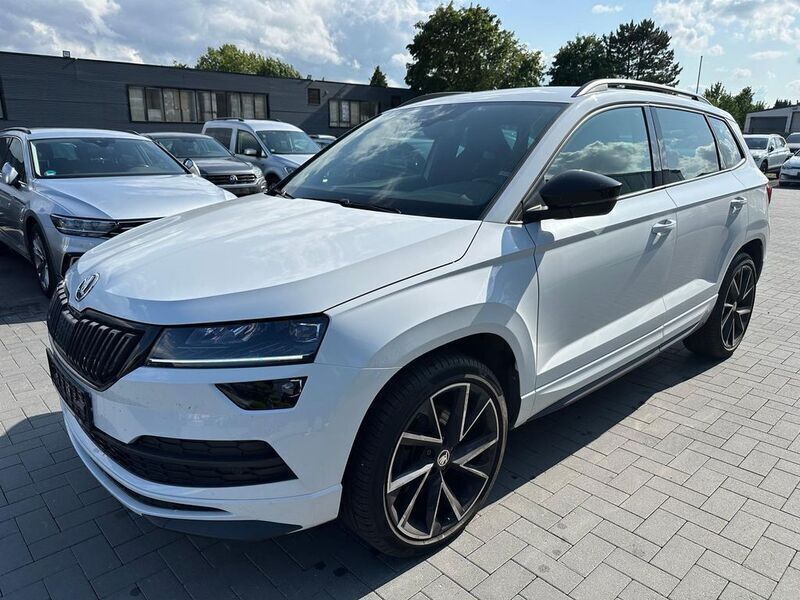 Weiß Gebraucht 2021 Skoda Karoq SportLine SUV | 21.990 € (Teuer) - Bild 1/4