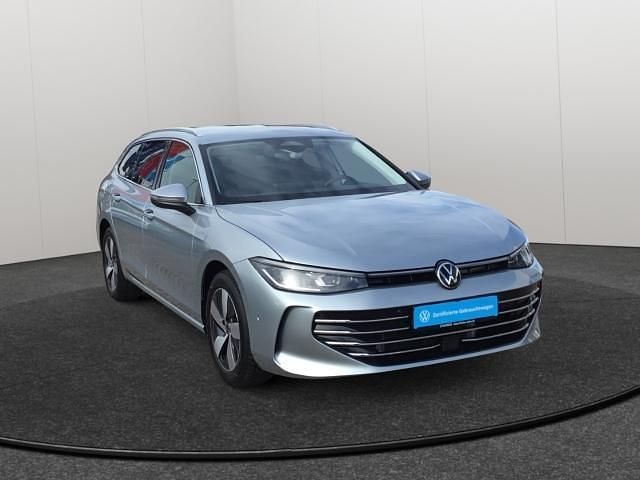 Gebraucht VW Passat Elegance 193 PS (141 kW) 2024 Oyster silver metallic Kombi